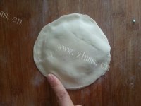 美味的芹菜猪肉馅饼做法图解6)