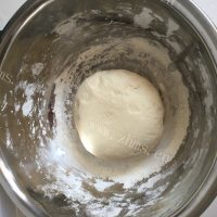 韭菜鸡蛋虾仁馅饼做法图解2)