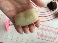 自制广式莲蓉月饼做法图解5)