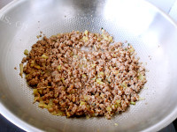 肉末蚬子蒸豆腐做法图解9)