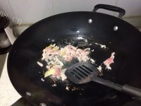 家常菜蒜薹炒肉做法图解2)