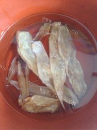 香气浓郁的牛骨汤做法图解2)