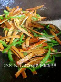 家常菜青椒豆腐干做法图解4)
