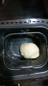 自己做的肉松面包卷做法图解4)