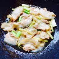 质嫩爽口的干锅花菜的做法图解五