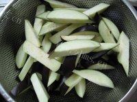 家常菜肉末烧茄子做法图解2)