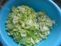 家常菜炝炒圆白菜做法图解2)