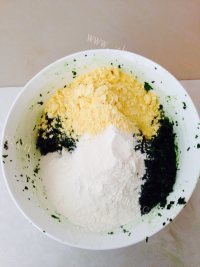 美味菠菜玉米面发糕做法图解4)