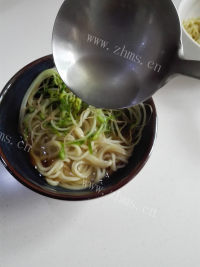 色香味俱全的重庆小面做法图解12)