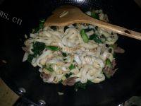 简易芥蓝牛肉炒河粉
