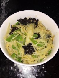 家常菜木耳土豆丝