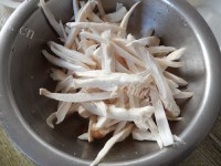 诱人的干煸五花肉杏鲍菇做法图解2)