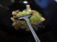 「家有大厨」五花肉炖豆角做法图解3)