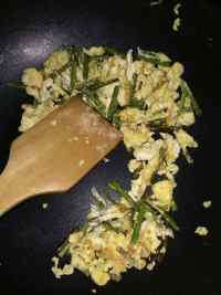 家常菜蒜苔炒鸡蛋
