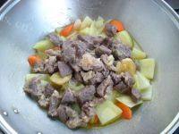家常菜土豆烧牛肉做法图解13)