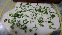 自制葱花饼做法图解4)