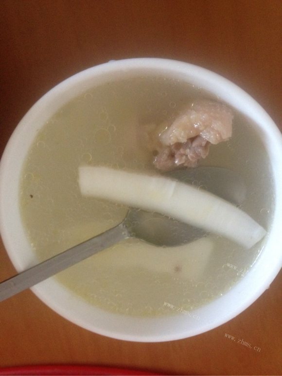 芳香四溢的椰子煲鸡汤