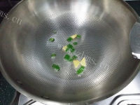 美味彩蔬奶炖鸡腿肉做法图解6)