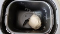 香气浓郁的日式炼乳面包做法图解2)