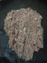 鲜美海马瘦肉汤做法图解2)