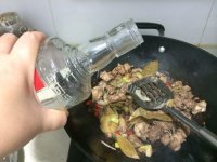 美味青椒杏鲍菇焖鸭做法图解5)