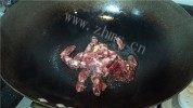 家常菜腊肠炒双蔬做法图解2)