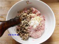 美味的手工冬菇猪肉丸做法图解4)