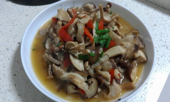 滋补的蘑菇炒肉