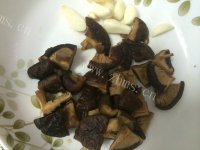 美味的家乡腐竹焖香菇焖花肉做法图解2)