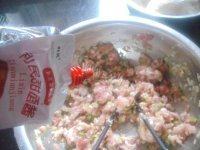 自己做的猪肉芹菜饺子做法图解4)