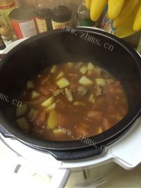 芳香四溢的番茄土豆牛腩汤做法图解6)
