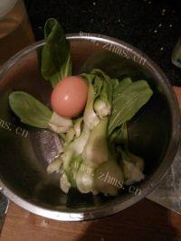 美味的小白菜鸡蛋汤做法图解1)