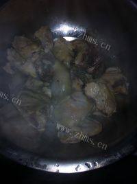 在家做的小鸡炖蘑菇做法图解3)