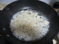 香嫩的金针菇炒蛋做法图解3)