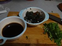 色泽鲜亮的皮蛋豆腐做法图解8)