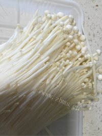 美味的培根金针菇卷做法图解1)