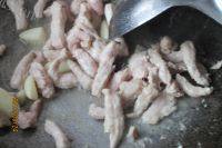 家庭版豇豆炒肉做法图解4)