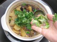 家常菜香菇炖土豆