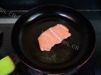 简单的柠檬香煎三文鱼做法图解5)