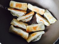 鲜虾锅贴做法图解10)