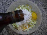 美味辣味圆白菜鸡蛋饼做法图解6)