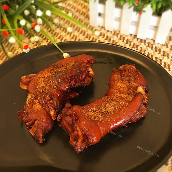 美味佳肴般的烤猪蹄