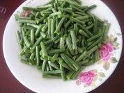 好吃的豇豆炒肉丝做法图解2)
