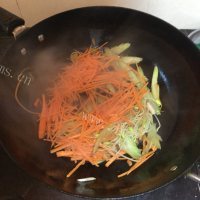 热腾腾的炸酱面做法图解11)