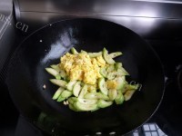 色味俱佳的丝瓜炒鸡蛋