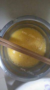 诱人的蒜黄炒鸡蛋做法图解2)