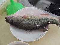 简单易做的清蒸鲈鱼做法图解1)