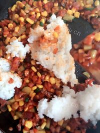 美味的蛋包饭做法图解4)