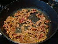 色味俱佳的蒜苗炒肉片做法图解6)