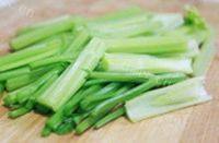 自制芹菜肉丝做法图解1)